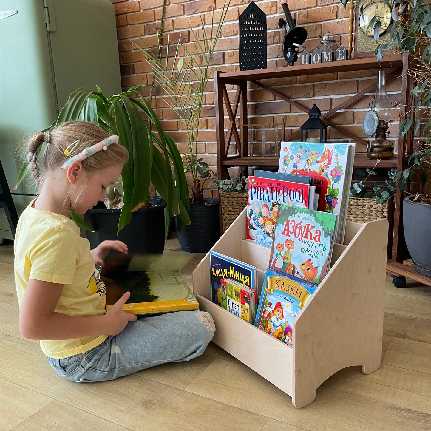 Montessori bookshelf | Natural color